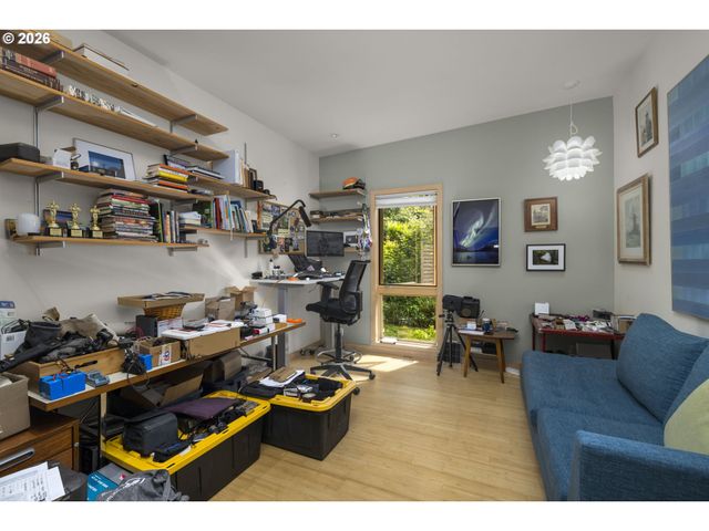 6809 Se ASH St, Portland, OR 97215