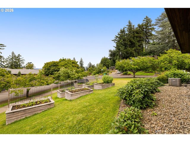 6809 Se ASH St, Portland, OR 97215