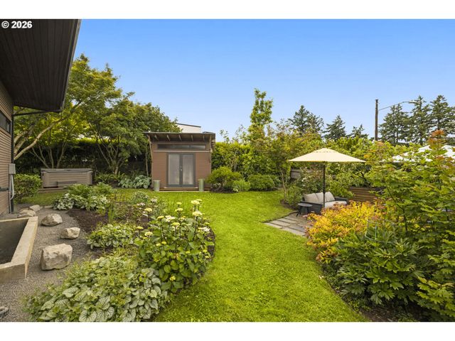 6809 Se ASH St, Portland, OR 97215