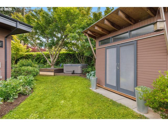 6809 Se ASH St, Portland, OR 97215