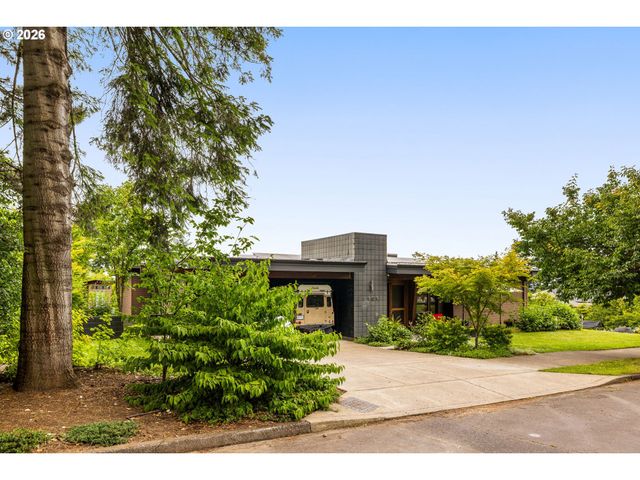 6809 Se ASH St, Portland, OR 97215