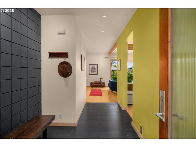 6809 Se ASH St, Portland, OR 97215