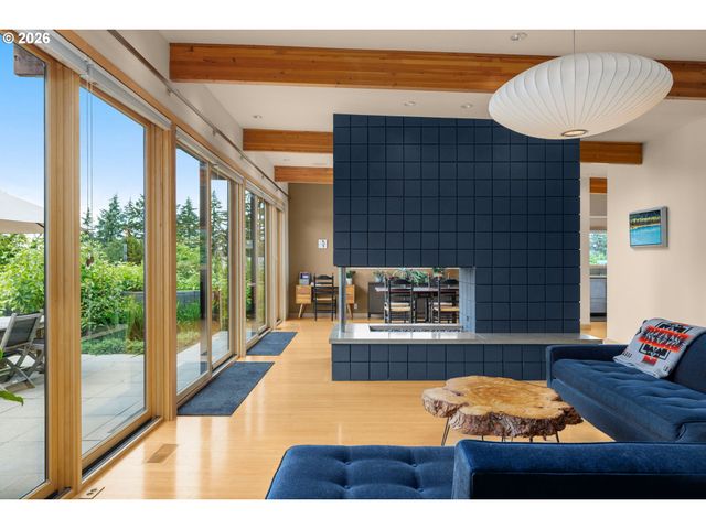 6809 Se ASH St, Portland, OR 97215