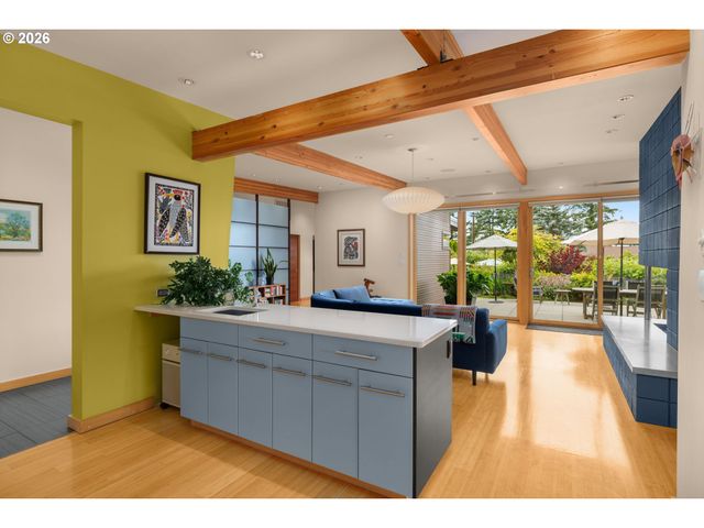 6809 Se ASH St, Portland, OR 97215