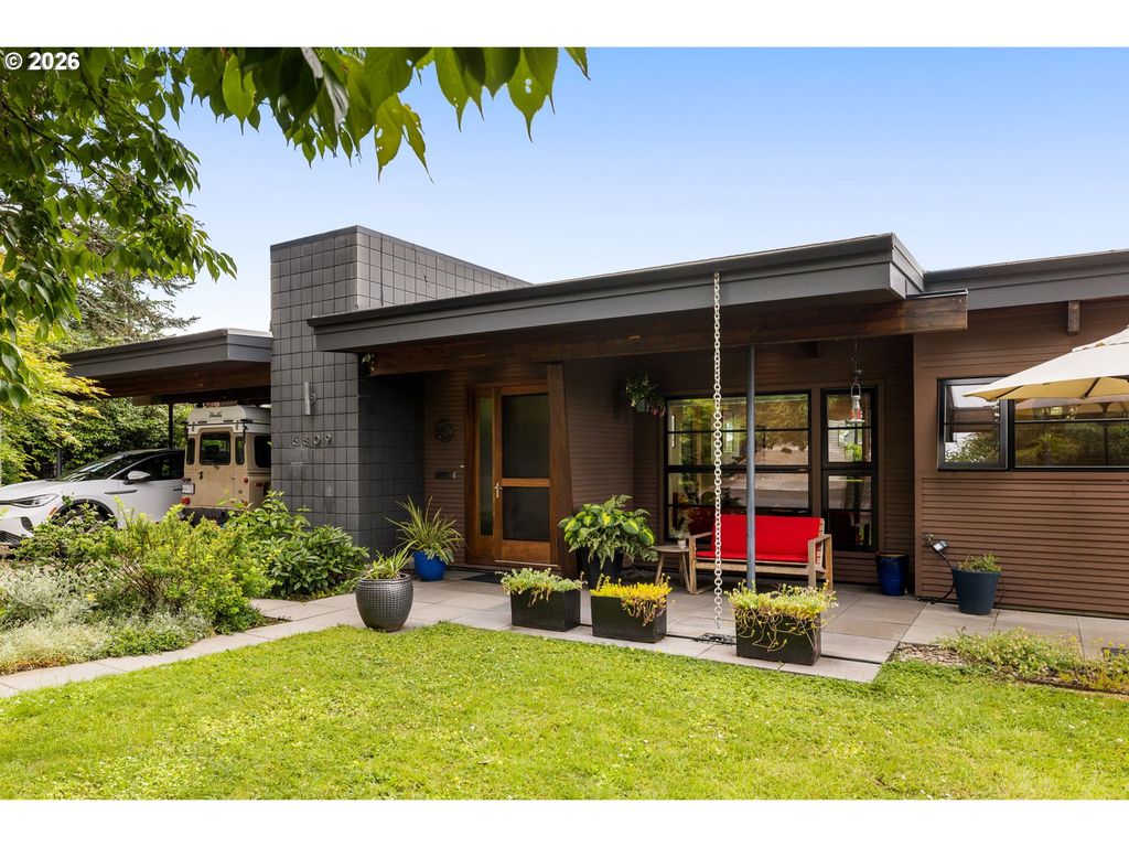 6809 Se ASH St, Portland, OR 97215