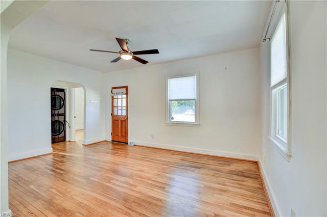 26 Monroe DR, Hampton, VA 23669