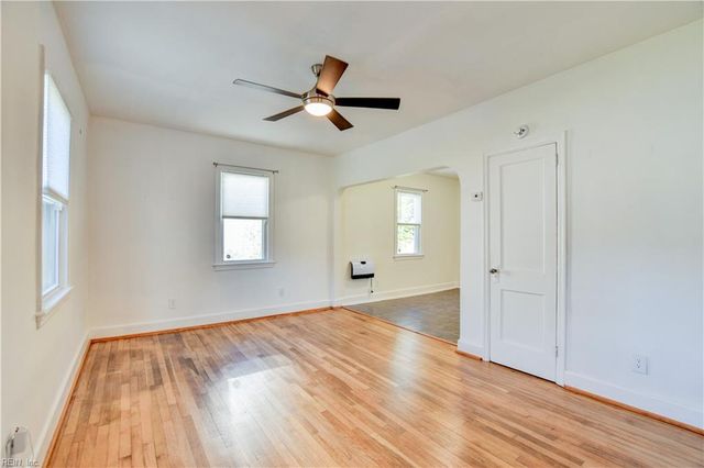 26 Monroe DR, Hampton, VA 23669