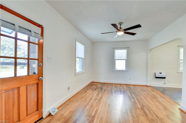 26 Monroe DR, Hampton, VA 23669