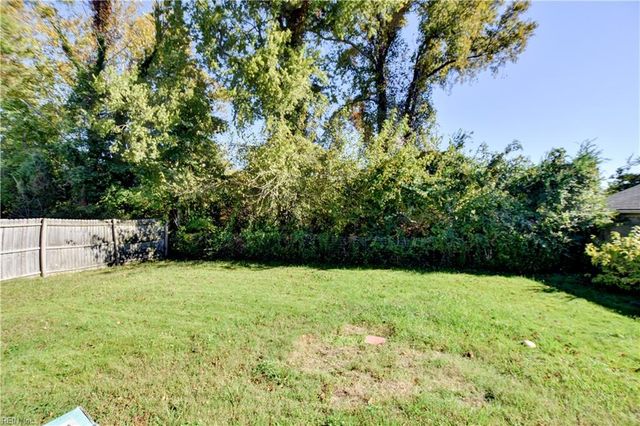 26 Monroe DR, Hampton, VA 23669