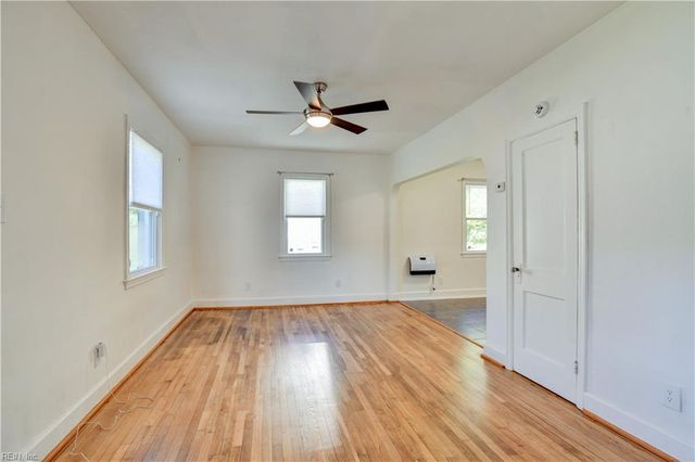 26 Monroe DR, Hampton, VA 23669