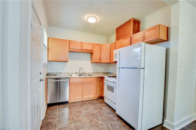 26 Monroe DR, Hampton, VA 23669