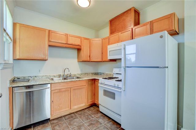 26 Monroe DR, Hampton, VA 23669