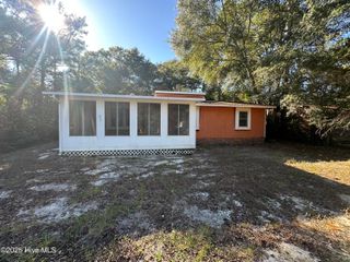 911 N Caswell Avenue, Southport, NC 28461
