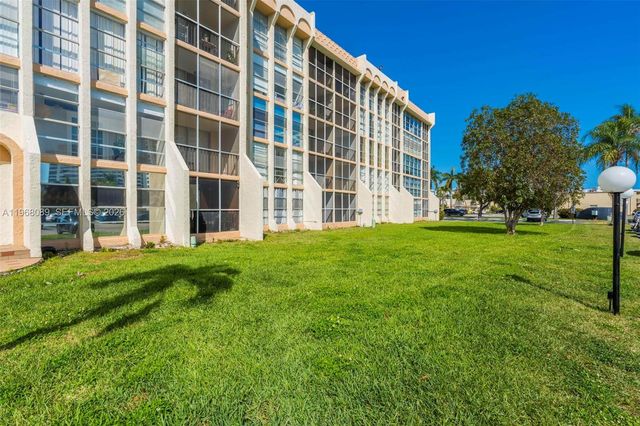 801 Three Islands Blvd 111, Hallandale Beach, FL 33009