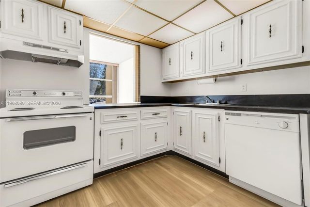 801 Three Islands Blvd 111, Hallandale Beach, FL 33009