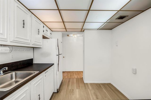 801 Three Islands Blvd 111, Hallandale Beach, FL 33009