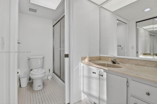 900 SW 128th Ave 306D, Pembroke Pines, FL 33027