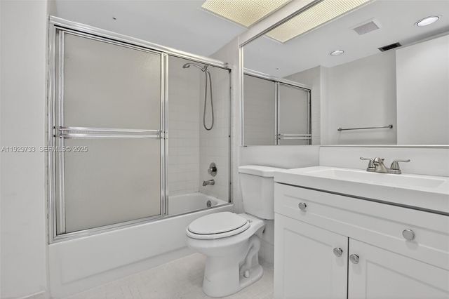 900 SW 128th Ave 306D, Pembroke Pines, FL 33027