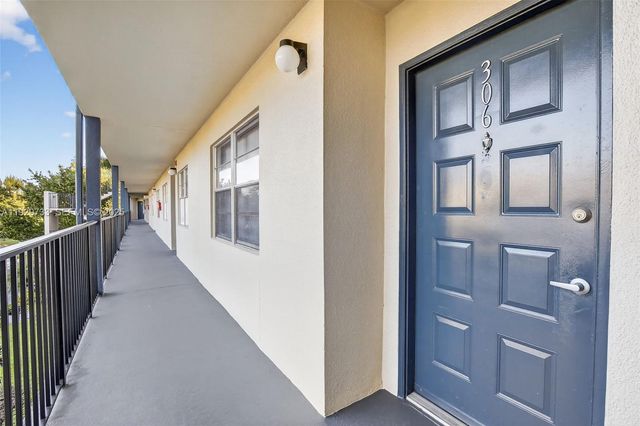 900 SW 128th Ave 306D, Pembroke Pines, FL 33027