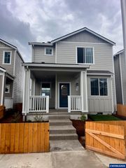 1191 Parkside Av, Woodburn, OR 97071