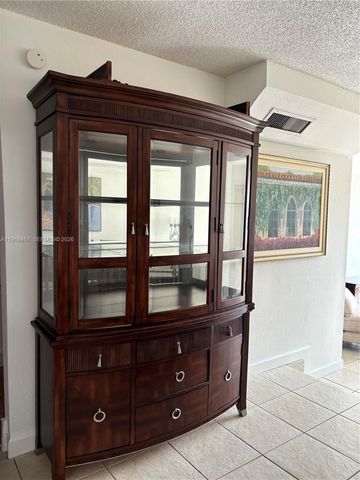 10900 SW 104th St 303, Miami, FL 33176