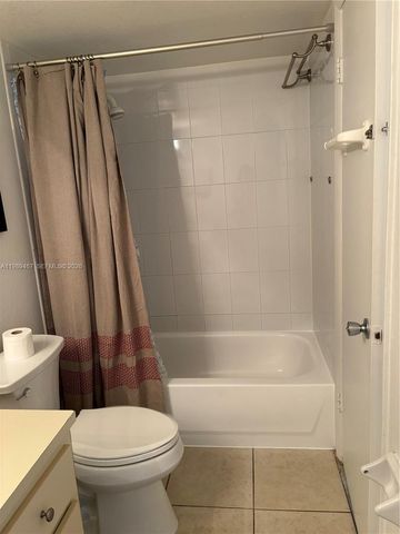 10900 SW 104th St 303, Miami, FL 33176