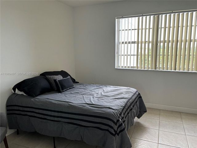 10900 SW 104th St 303, Miami, FL 33176