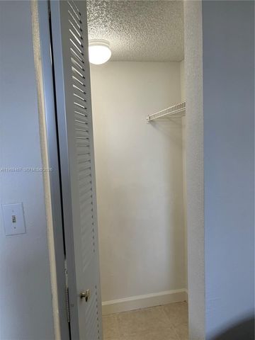 10900 SW 104th St 303, Miami, FL 33176