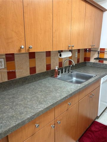 10900 SW 104th St 303, Miami, FL 33176