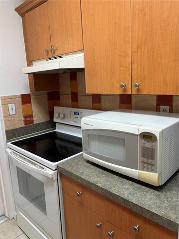 10900 SW 104th St 303, Miami, FL 33176