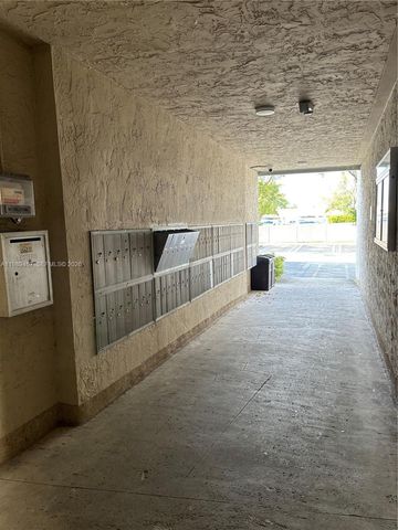 10900 SW 104th St 303, Miami, FL 33176