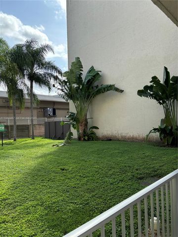 10900 SW 104th St 303, Miami, FL 33176