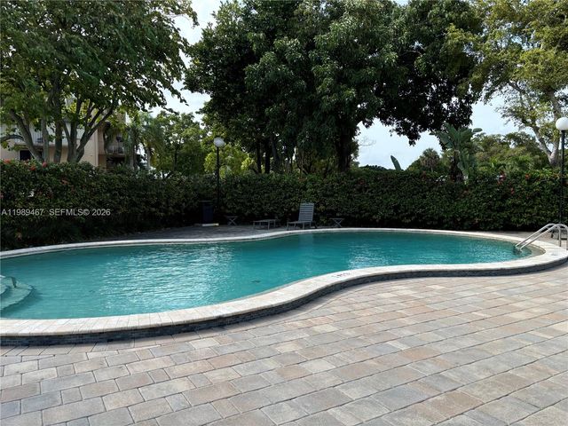 10900 SW 104th St 303, Miami, FL 33176