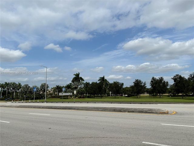 10900 SW 104th St 303, Miami, FL 33176