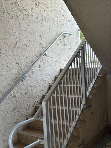 10900 SW 104th St 303, Miami, FL 33176