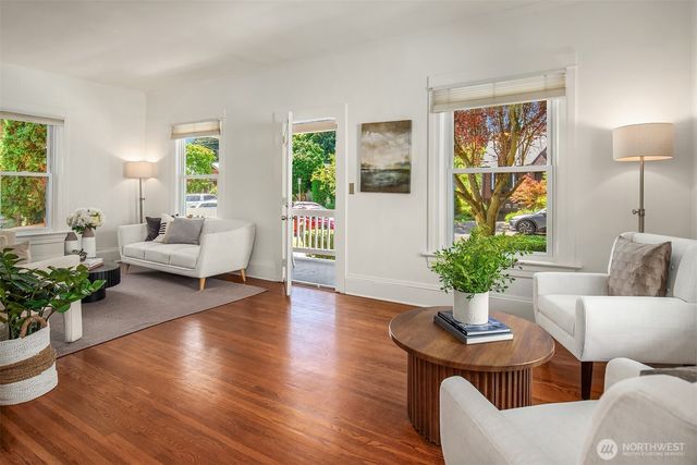 830 NE 59th Street, Seattle, WA 98105