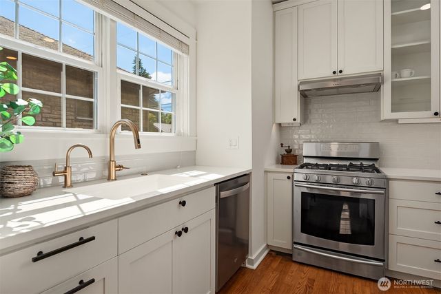 830 NE 59th Street, Seattle, WA 98105