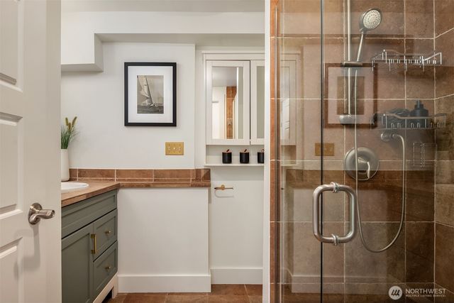 830 NE 59th Street, Seattle, WA 98105