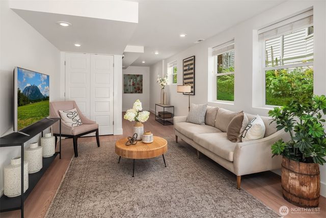 830 NE 59th Street, Seattle, WA 98105