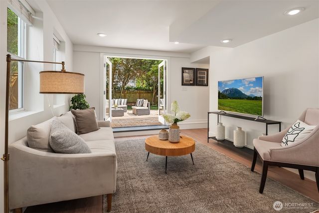 830 NE 59th Street, Seattle, WA 98105