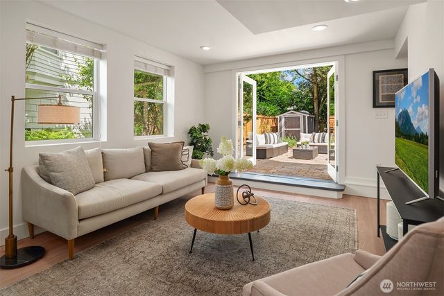 830 NE 59th Street, Seattle, WA 98105