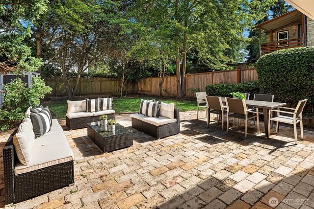 830 NE 59th Street, Seattle, WA 98105
