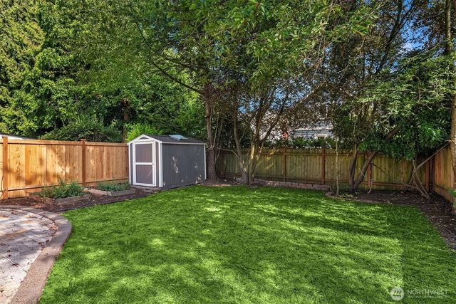 830 NE 59th Street, Seattle, WA 98105