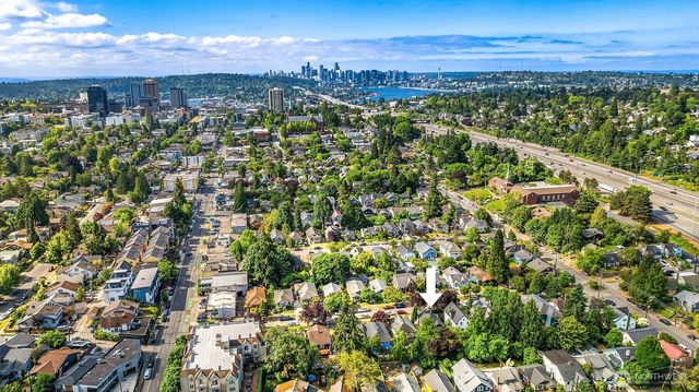 830 NE 59th Street, Seattle, WA 98105