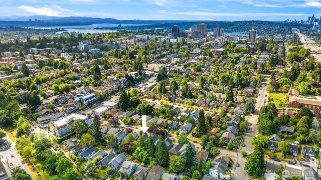 830 NE 59th Street, Seattle, WA 98105