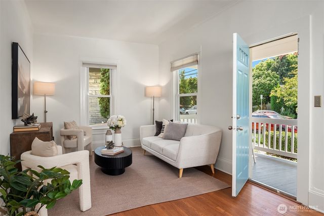 830 NE 59th Street, Seattle, WA 98105