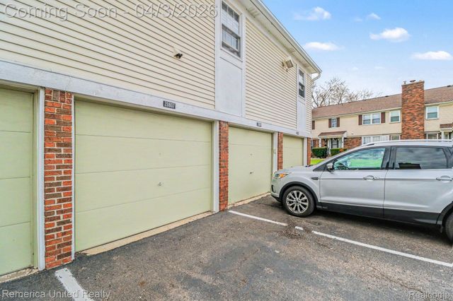 20807 E Glen Haven Circle, Novi, MI 48167