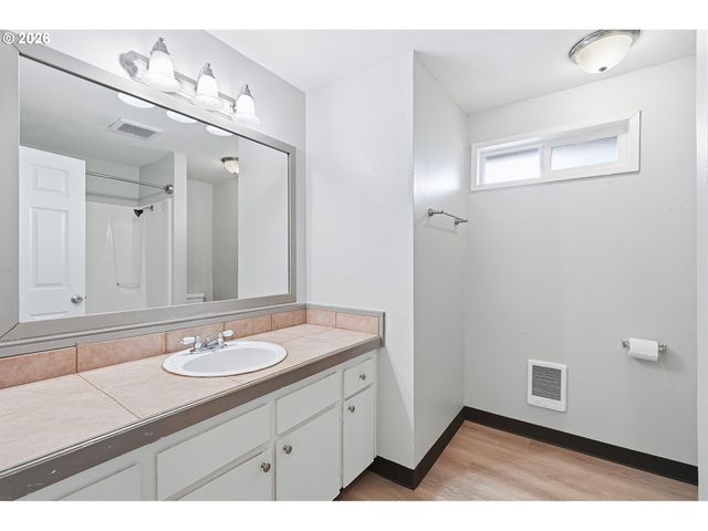 912 Ne HACIENDA Ct, Gresham, OR 97030