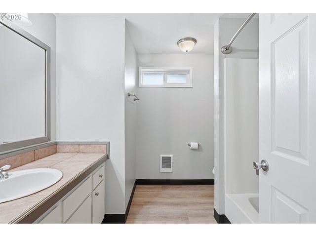 912 Ne HACIENDA Ct, Gresham, OR 97030