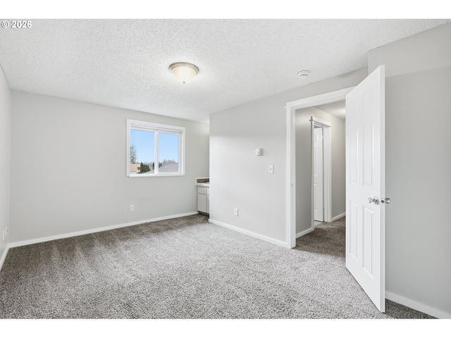 912 Ne HACIENDA Ct, Gresham, OR 97030